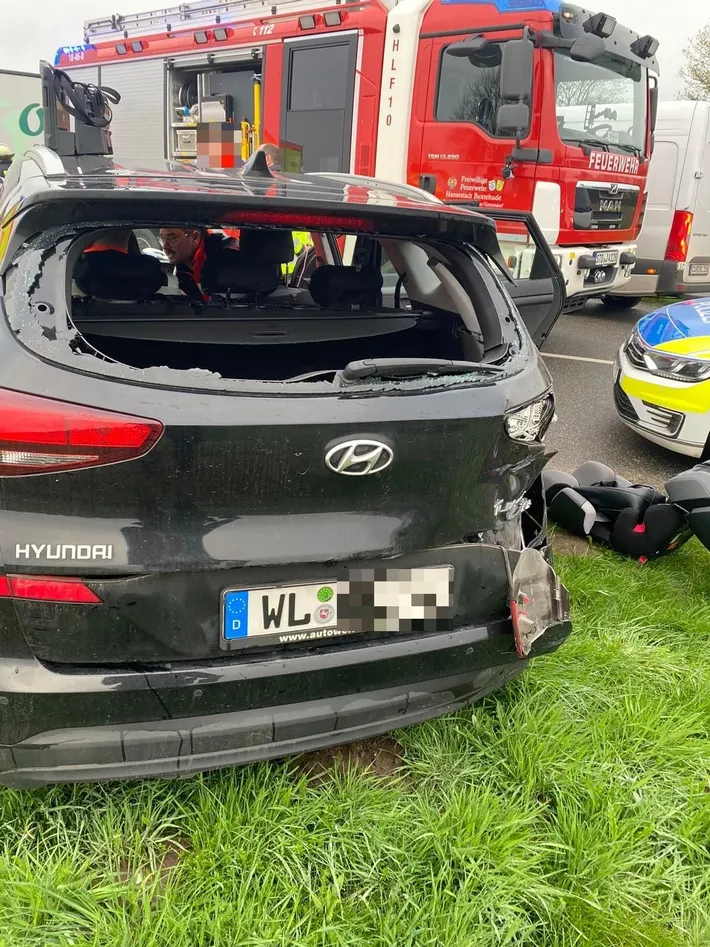 Zwei VW-Multivan in Kutenholz entwendet, Autofahrerin bei Unfall auf der Bundesstraße 3 in Buxtehude verletzt