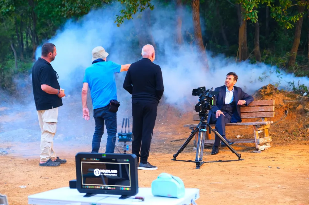 Kadir Tapucu’dan “İnci Taneleri” ile Muhteşem Dönüş      Kadir Tapucu feiert starkes Comeback mit „İnci Taneleri“ 