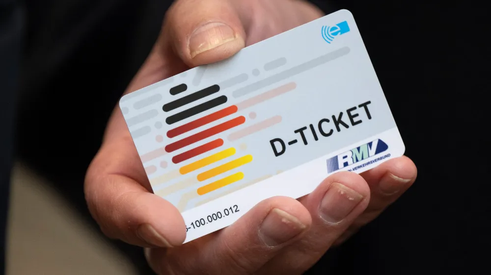 Deutschlandticket’e zam: 2026’da 63 Euro olacak