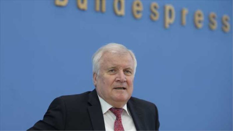 Almanya İçişleri Bakanı Seehofer, Kovid-19