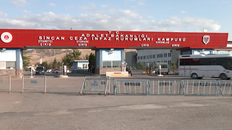 AHMET ZEKİ ÜÇOK, BATUHAN ÇOLAK VE SÜHA ÇARDAKLI’YI SİNCAN CEZAEVİ’NDE ZİYARET ETTİ: “FETÖ’CÜLERE DAHİ YAPILMAYAN İŞKENCENİN YAPILDIĞINI, KENDİLERİNİN SAÇLARININ 3 NUMARAYA KAZITILDIĞINI MAALESEF GÖZLERİMİZLE GÖRDÜK”
