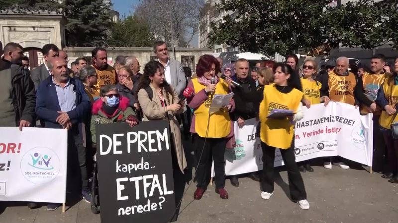 ŞİŞLİ ETFAL HASTANESİ’Nİ GERİ İSTEYEN VATANDAŞLAR BİR KEZ DAHA EYLEM YAPTI: “‘HASTANEMİZ YOKTU, KANAMALI YARALILARIN HEPSİ ÖLDÜ’ DEMEMEK İÇİN BURADAYIZ”