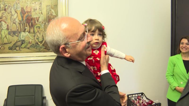 CHP GENEL BAŞKANI VE CUMHURBAŞKANI ADAYI KEMAL KILIÇDAROĞLU, TORUNLARI İLE BULUŞTU