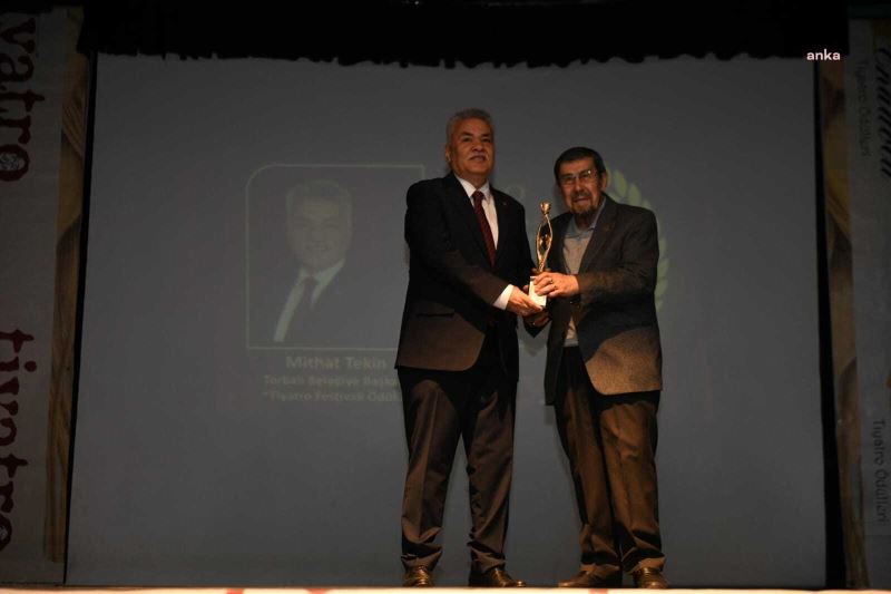 TORBALI BELEDİYESİ’NE ‘EN İYİ TİYATRO FESTİVALİ’ ÖDÜLÜ 