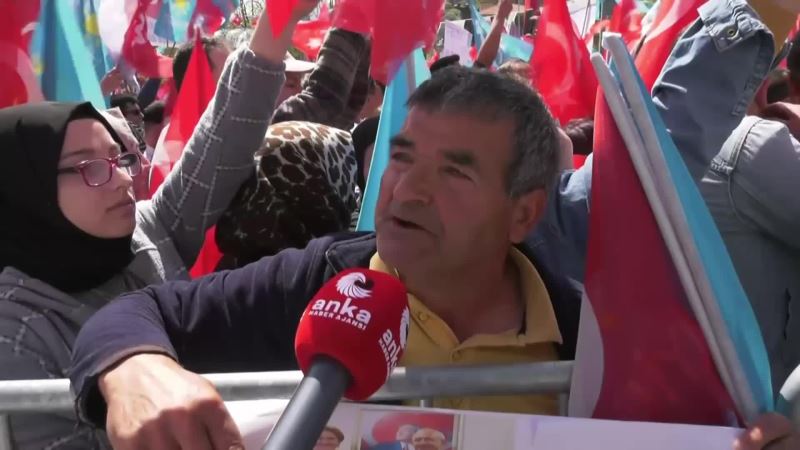 AKŞENER’İN AFYON MİTİNGİNE KATILAN ŞEKER ÜRETİCİSİ BALAMUT: “BEN BUNLARA 20 SENE OY VERDİM, ANAM BABAM MEZARDAN GELSE OY VERMİYORUM, HAKKIMI DA HELAL ETMİYORUM”