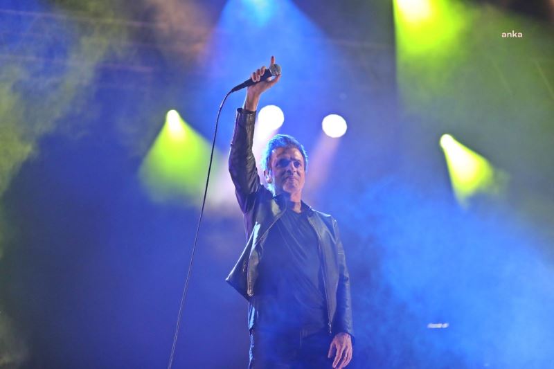 ‘AKHİSAR ÇAĞLAK FESTİVALİ’NDE TEOMAN RÜZGARI ESTİ