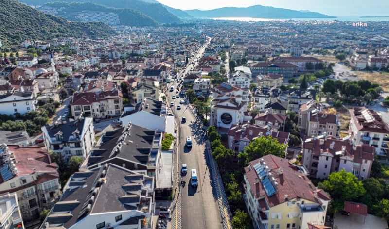 FETHİYE BELEDİYESİ, BAHA ŞIKMAN CADDESİ’NDE SICAK ASFALT ÇALIŞMASINI TAMAMLADI 