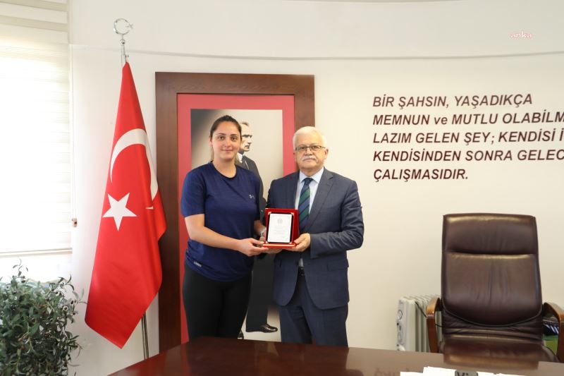 ÇENGELKÖY VOLEYBOL TAKIMI’NDAN BURHANİYE BELEDİYE BAŞKANI DEVECİLER