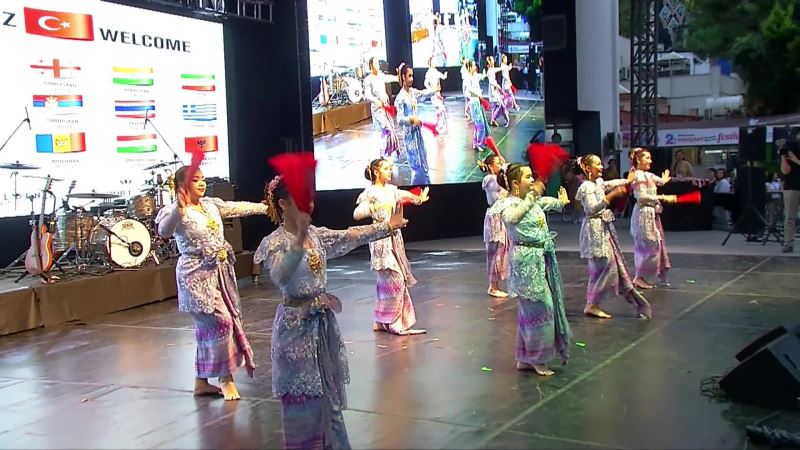 ‘ESENYURT HALK DANSLARI, MÜZİK VE SANAT FESTİVALİ’ YÜKSEK SADAKAT KONSERİYLE SONA ERDİ 
