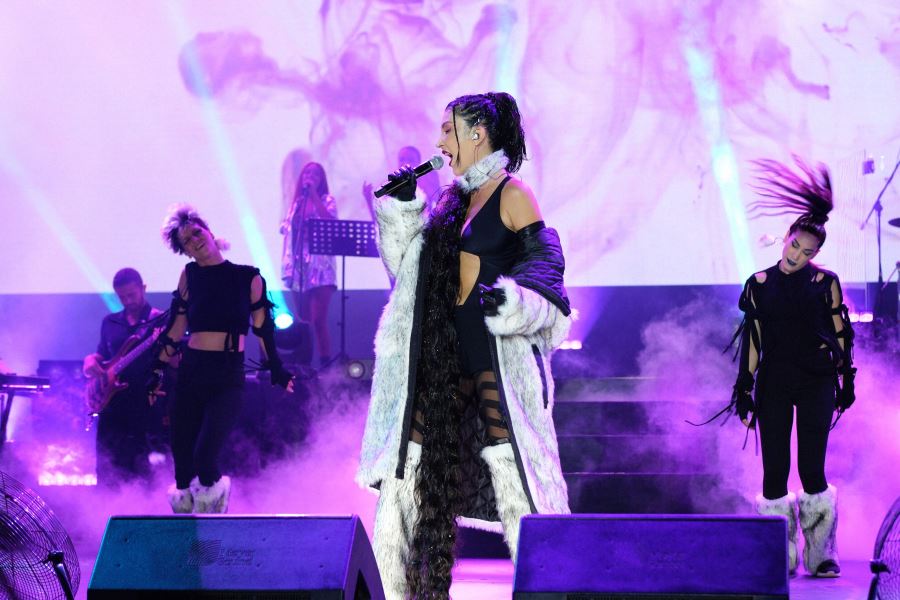 Hande Yener’e yeni imaj 