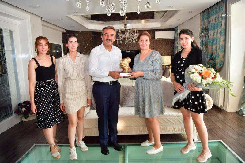 “AYIN ÇUKUROVALISI” ÖDÜLÜNÜN İLK SAHİBİ HAYVANSEVER SEVİM PAYDAŞ OLDU