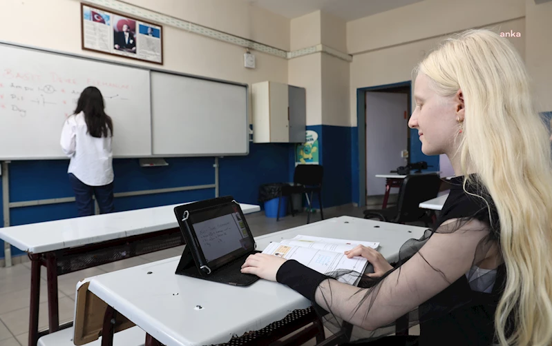 TÜRK TELEKOM TAHTAPP UYGULAMASI İLE YENİ EĞİTİM ÖĞRETİM YILINDA DA AZ GÖREN ÇOCUKLARIN YANINDA