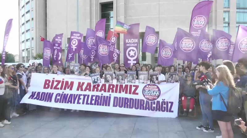 KADIN CİNAYETLERİNİ DURDURACAĞIZ PLATFORMU KAPATMA DAVASI DURUŞMASI ÖNCESİ BASIN AÇIKLAMASI YAPILDI... “BU MAHKEMEDEN HER NE KARAR ÇIKARSA ÇIKSIN BİZİM KARARIMIZ ASLA DEĞİŞMEYECEK. BİZİ ASLA DURDURAMAYACAKLAR”