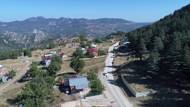 KONYAALTI BELEDİYESİ YOL ÇALIŞMALARINI SÜRDÜRÜYOR