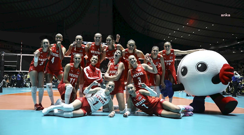 A MİLLİ KADIN VOLEYBOL TAKIMI, JAPONYA’YI 3-1 YENEREK 2024 PARİS OLİMPİYATLARINA KATILMAYI GARANTİLEDİ 