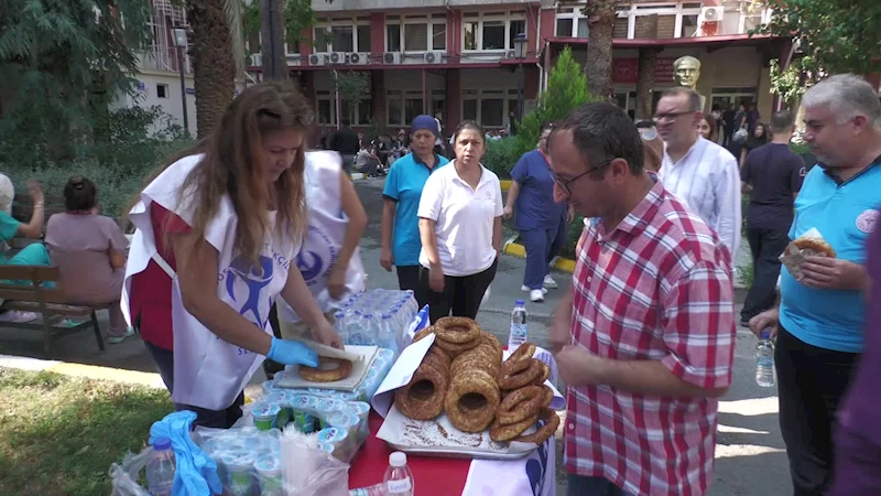 SES İZMİR ŞUBESİ, HASTANELERDEKİ YEMEKLERİ SİMİT AYRANLA BOYKOT ETTİ: 