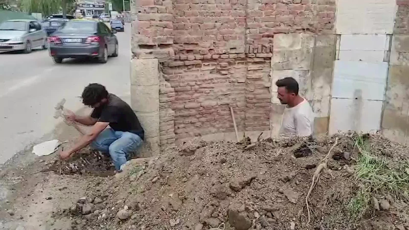 EDİRNE’DE TARİHİ MEZARLIK ÇEŞMESİ TAŞINIYOR