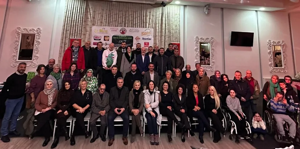 Karanlıkta Yemek: 3 Aralık Dünya Engelliler Günü Etkinliği Hamburg’da Coşkuyla Kutlandı