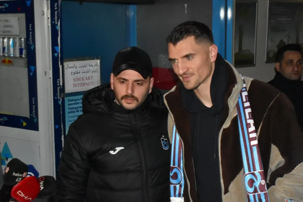 Thomas Meunier, Trabzonspor ile transfer görüşmesi için Trabzon