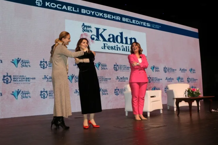 Kocaeli Büyükşehir Belediyesinin düzenlediği Kadın Festivalinde Filistinli Kadınlar unutulmadı