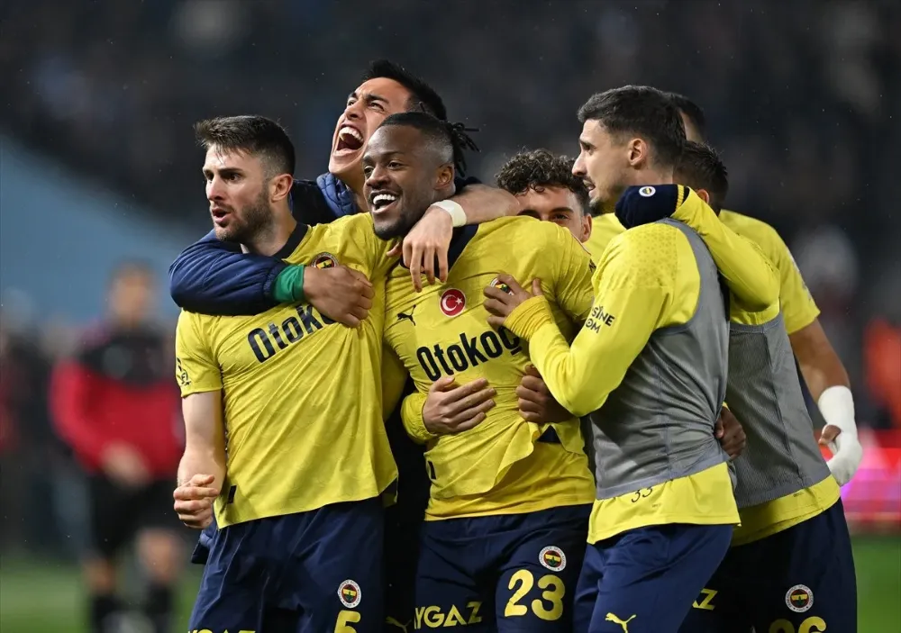 Fenerbahçe, Trabzonspor deplasmanında üç puanı 3 golle aldı
