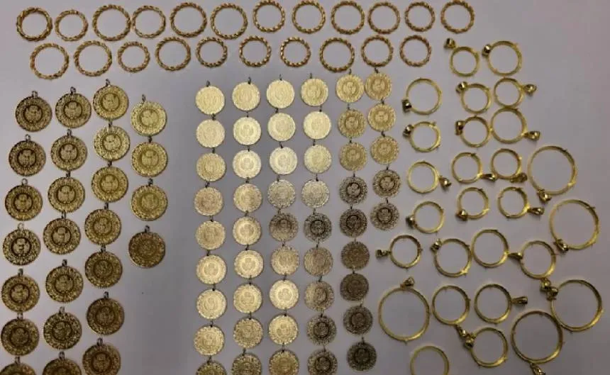 Türkiye’den Dönüyorlardı: Gurbetçi Anne-Kız 14 Bin Euroluk Altınla Yakalandı!