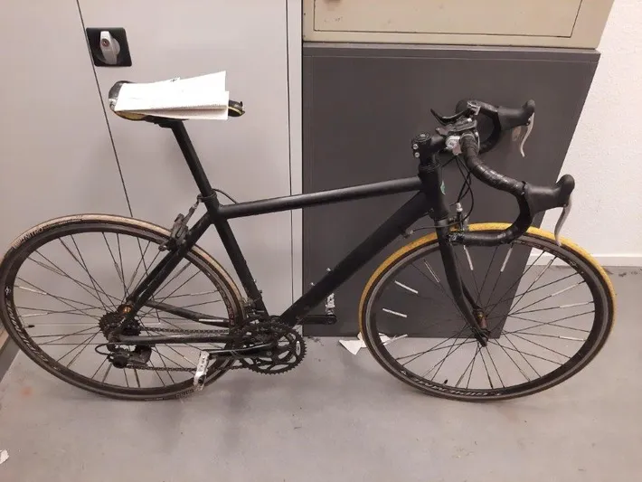 Bundespolizisten stellen Rennrad sicher - Eigentümer des Fahrrads gesucht