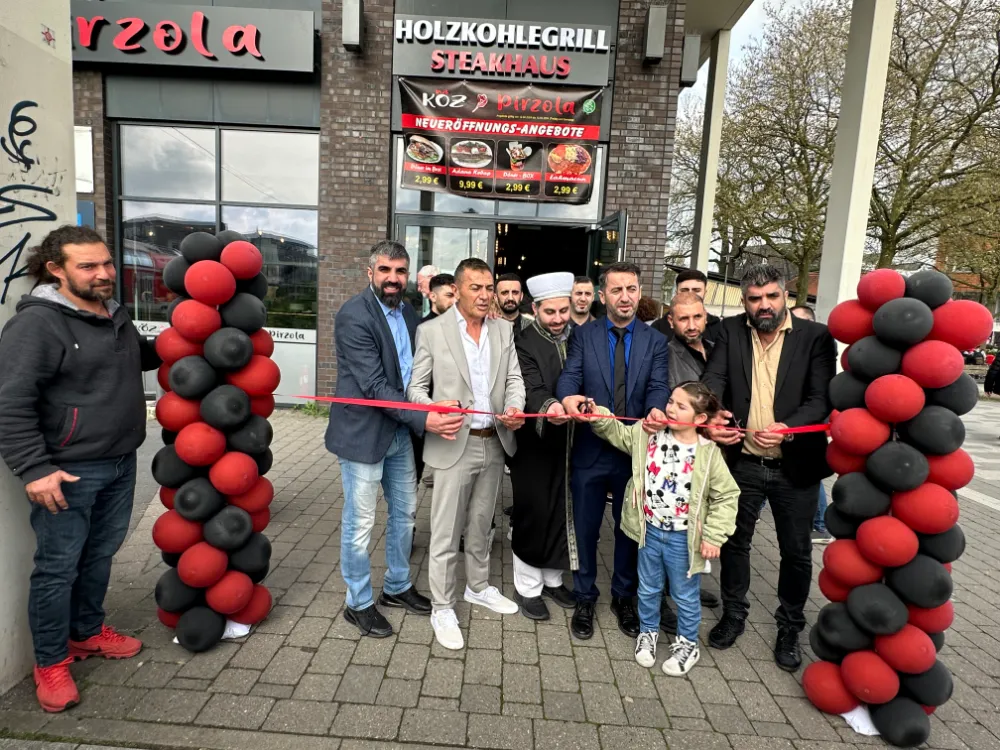 Hamburg Rahlstedt’e Lezzet Durağı: KÖZ PİRZOLA Görkemli Açılışla Hizmete Girdi!