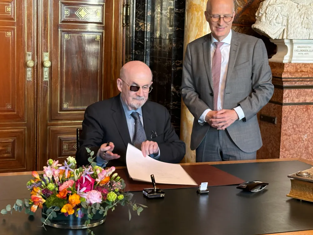 Salman Rüştü Hamburg  Belediye Sarayı