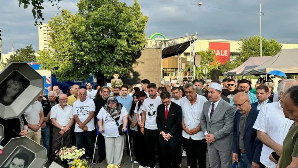 Münih’te Irkçı Terör Saldırısında Hayatını Kaybedenler İçin Anma Töreni Düzenlendi