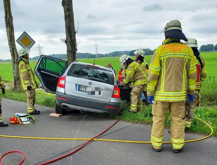 Zwei Autoinsassen bei Unfall in Stade-Schölisch verletzt