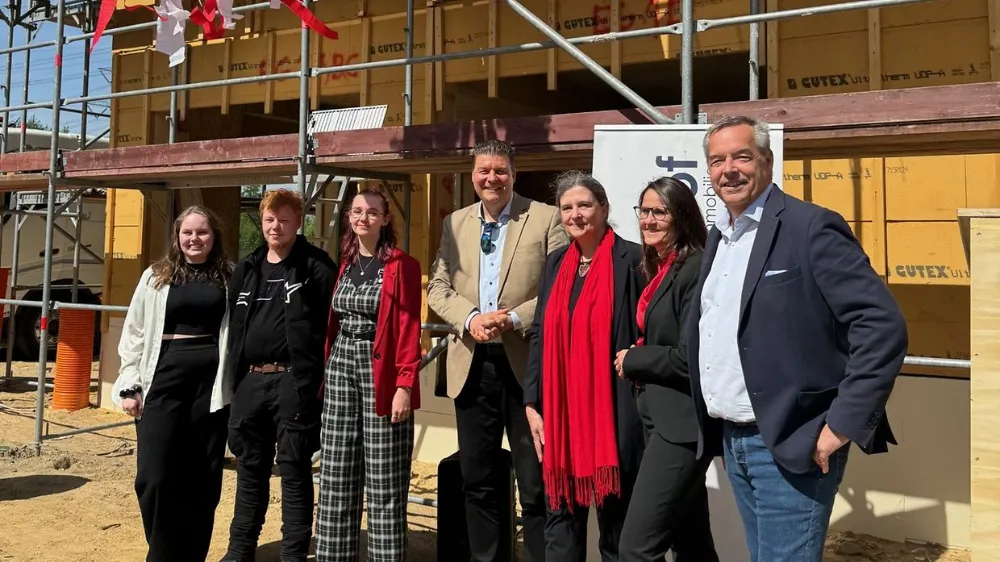 Hamburg Boberg’de Yeni Dönem: CLIPPO Gençlik Merkezi Yeniden Açıldı