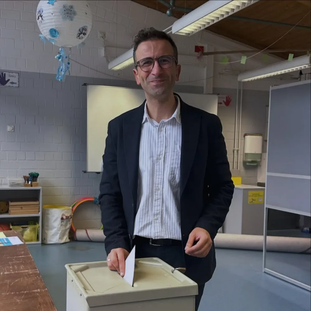 Kiel’de Kritik Gün: Yeni Büyükşehir Belediye Başkanı İçin Oylar Sayılıyor