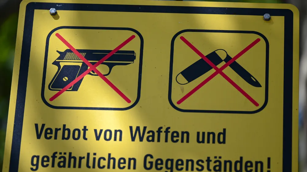 Lübeck’te Toplu Taşımada Silah ve Bıçak Yasağı: İlk Denetimler Yapıldı!