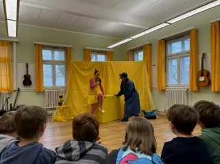 Lübeck’te Çocuklara Şiddete Karşı Güçlü Mesaj: “Gizli Mesele Kirpi” Sahnelendi