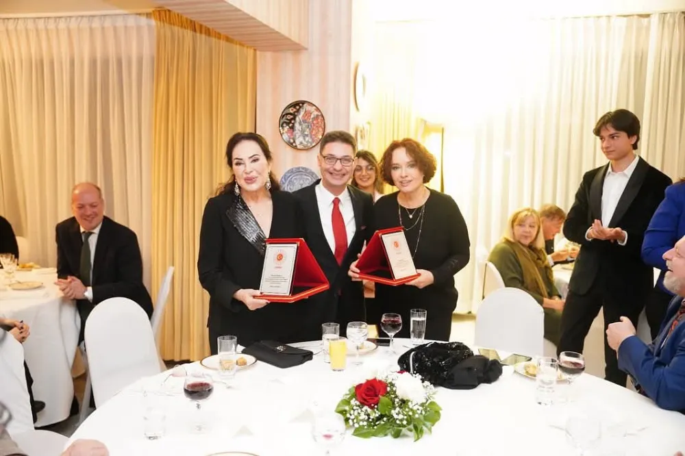 Türkan Şoray ve Müjde Ar, Münih’te Onur Konuğu Olarak Ağırlandı