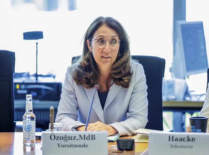 Aydan Özoğuz’a Yeni Görev: Bundestag’da Spor ve Gönüllülük Komitesi Başkanlığına Seçildi