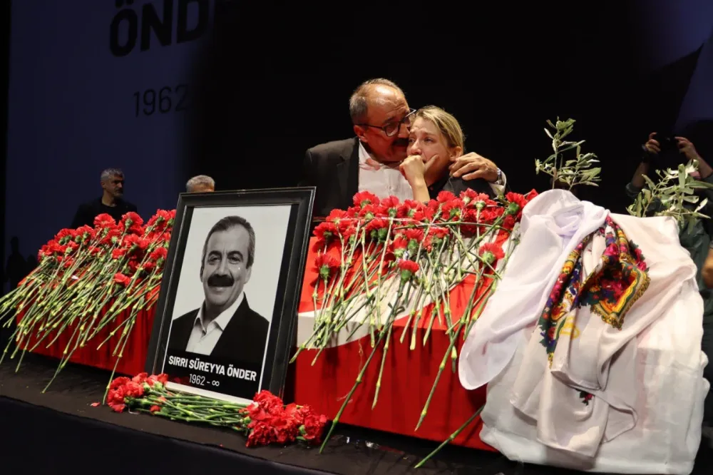  Sırrı Süreyya Önder