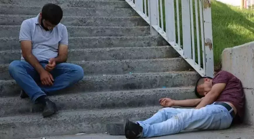 Hamburglu Gençler Artık Daha Az Madde Kullanıyor, Ancak Ekran Süresi Alarm Veriyor