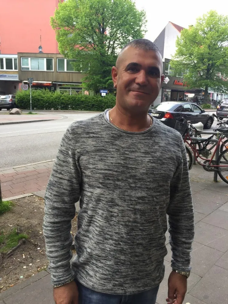 Hamburg’da Karakolda Ölüm: 49 Yaşındaki Şevket Demiroğlu Randaladı, Öldü