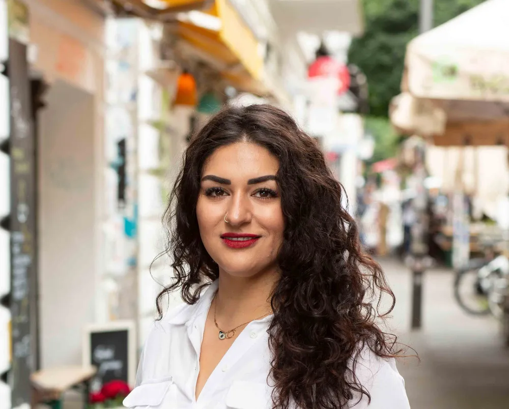 Cansu Özdemir: “Hamburg’da 11.500 hane konut giderlerini cebinden ödüyor – Bu kabul edilemez”