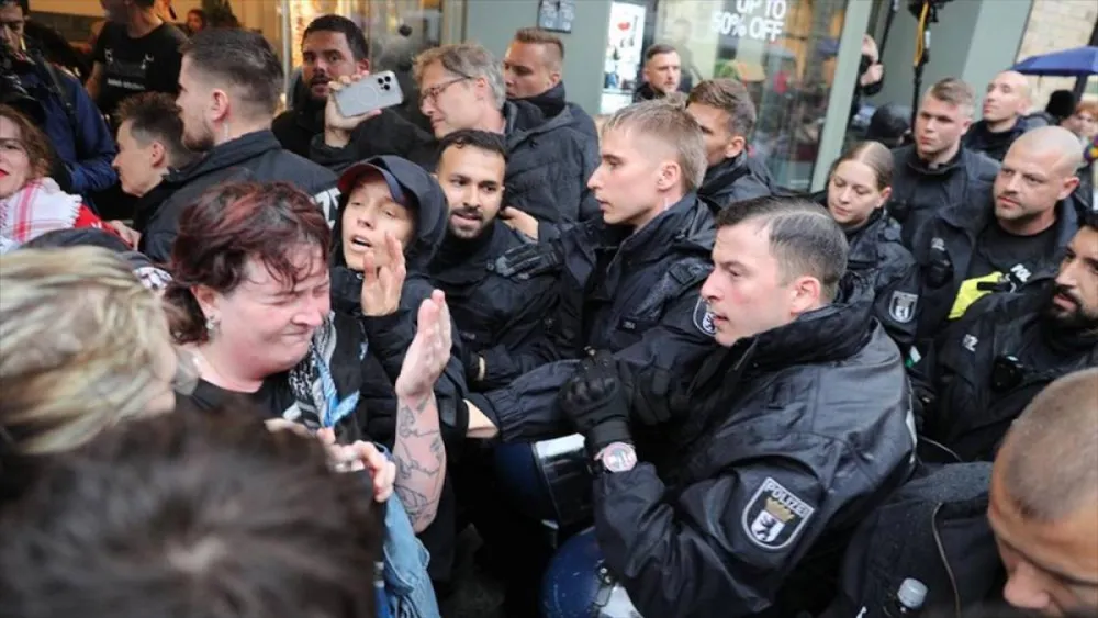 Köln’de Barış Yürüyüşüne Sert Müdahale