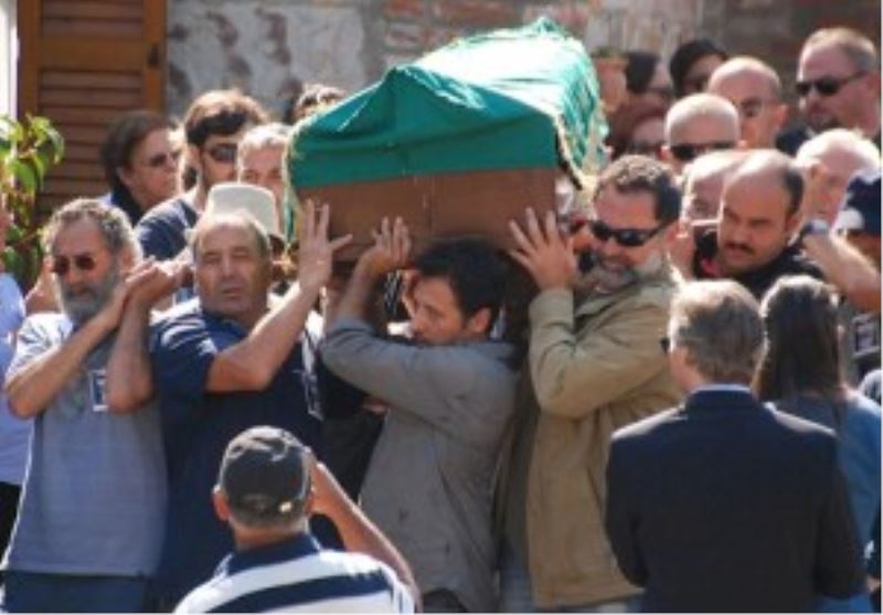 Sanatçı Tuncel Kurtiz, son yolculuğuna uğurlandı