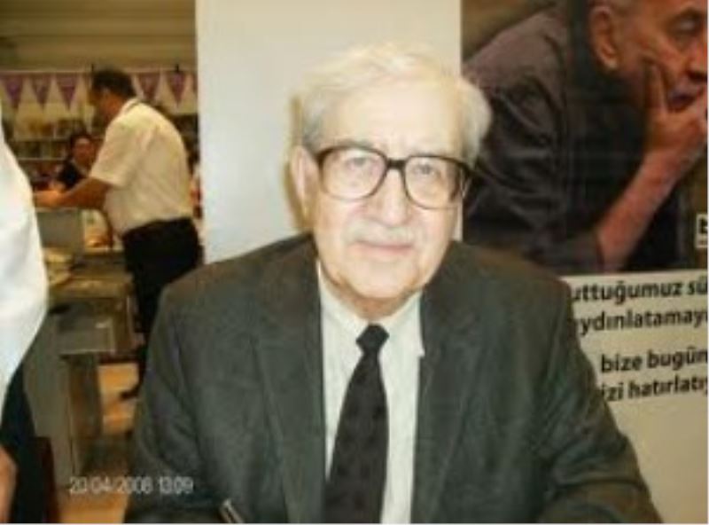 Yazar Turgut Özakman vefat etti