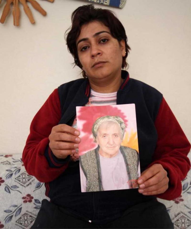 Annesinin Alman kuması için yardım bekliyor