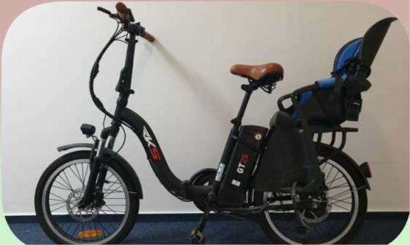 Bahnhofsgeschichten: Bundespolizei vollstreckt vier Haftbefehle und sucht die Eigentümer eines E-Bikes mit Kindersitz