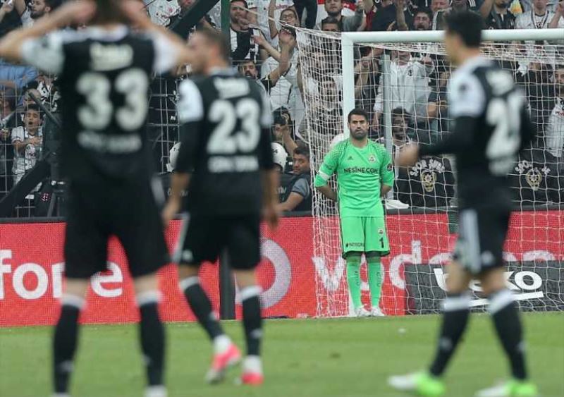  Beşiktaş, derbi maçın son dakikasında yıkıldı