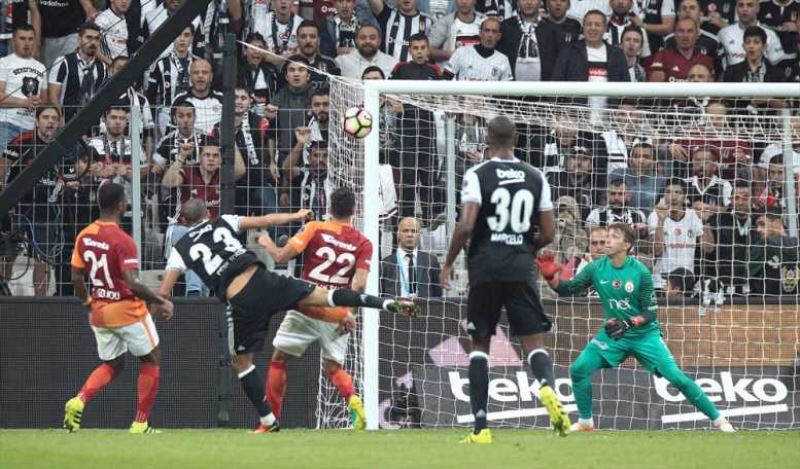 Beşiktaş, derbide ikinci yarıda puanı kaptı 