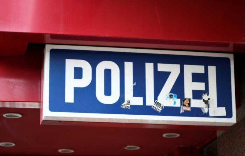 Bremerhavener Polizisten befreien Frau aus öffentlicher Toilette