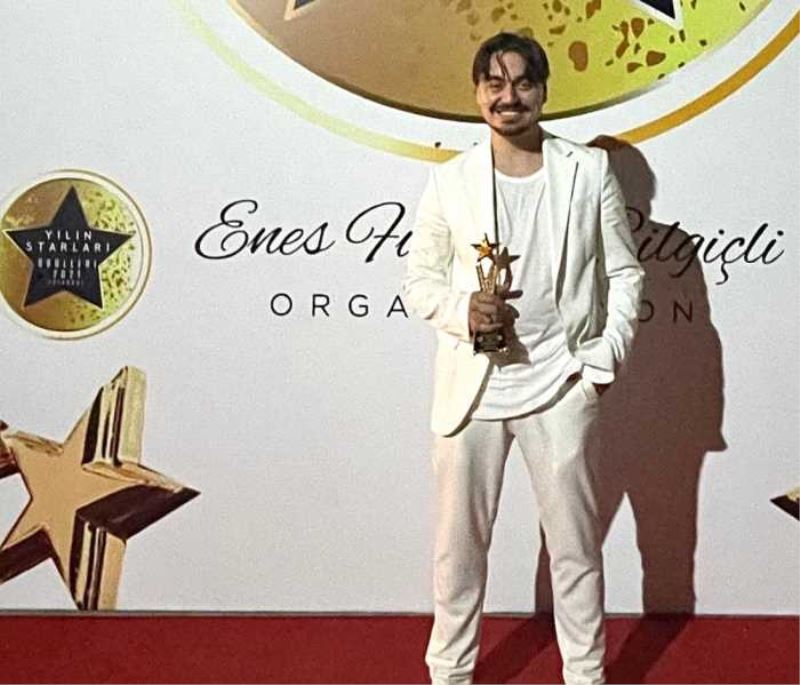 Buğra Karaçam’a yılın en iyi klip yönetmeni ödülü 